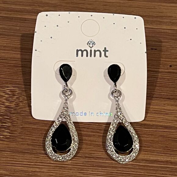 Teardrop Drop Earrings clutch back Earrings Cubic Zirconia Silver Tone Romantic - Picture 9 of 10